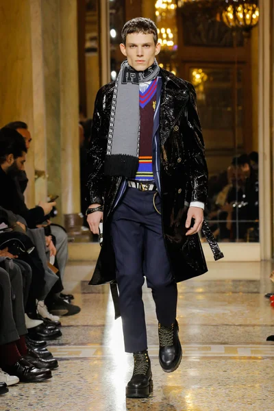 Look 24